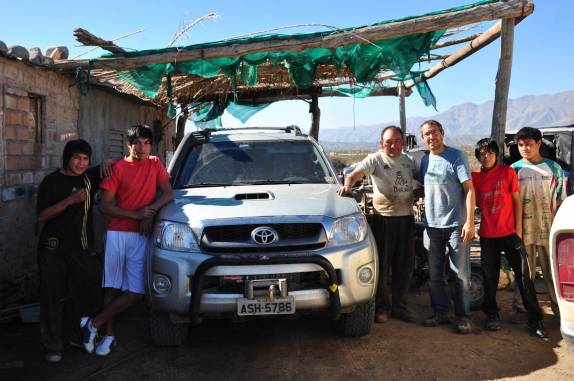 Na oficina em que serramos a trava do estepe da Fiona, para finalmente podermos utilizá-lo! (em Amaicha - Argentina)